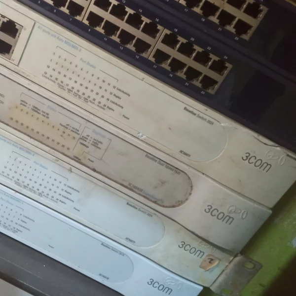 Switch hub 3Com 24Port Baseline switch hub