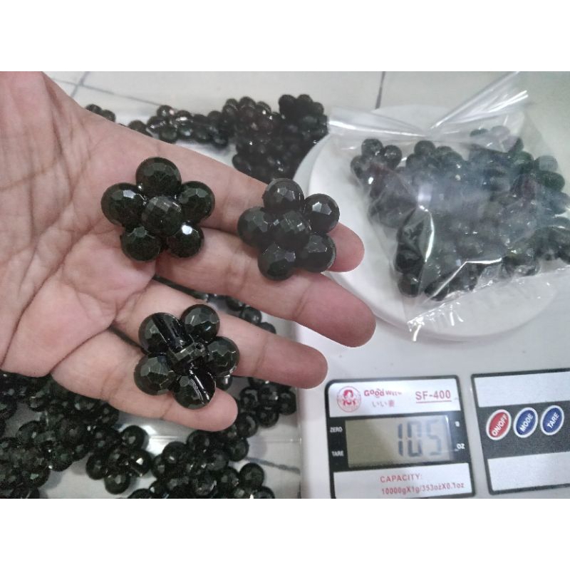 manik akrilik bunga hitam 100 gram