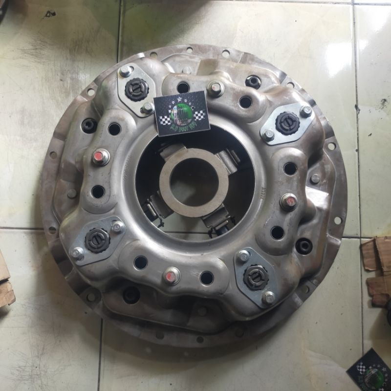 BARU  Dekrup Matahari UD Nissan CWB CWA RF-8 RF8 17inch
