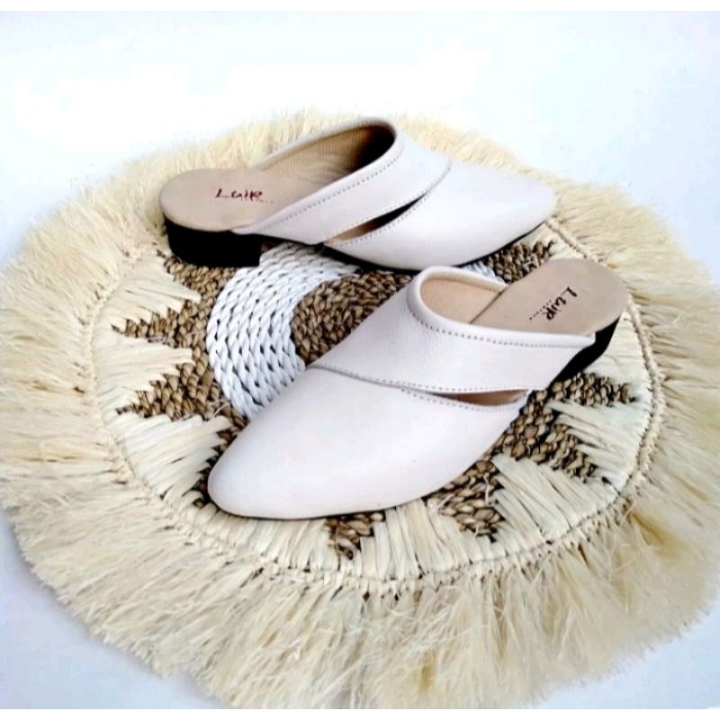 Sepatu Bustong Kulit Wanita