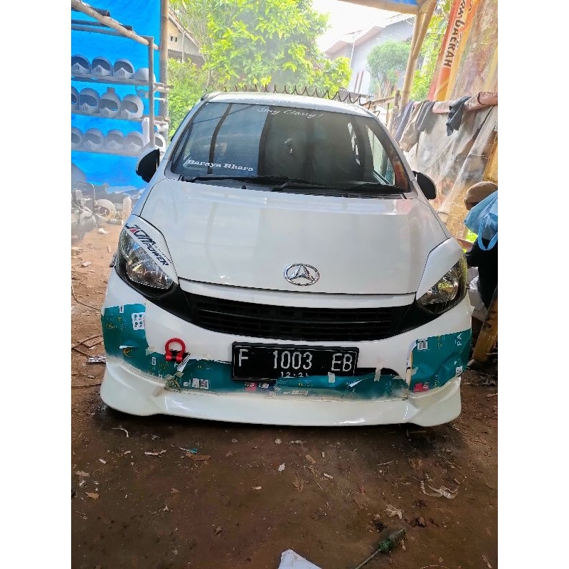 Bodykit depan Agya warna