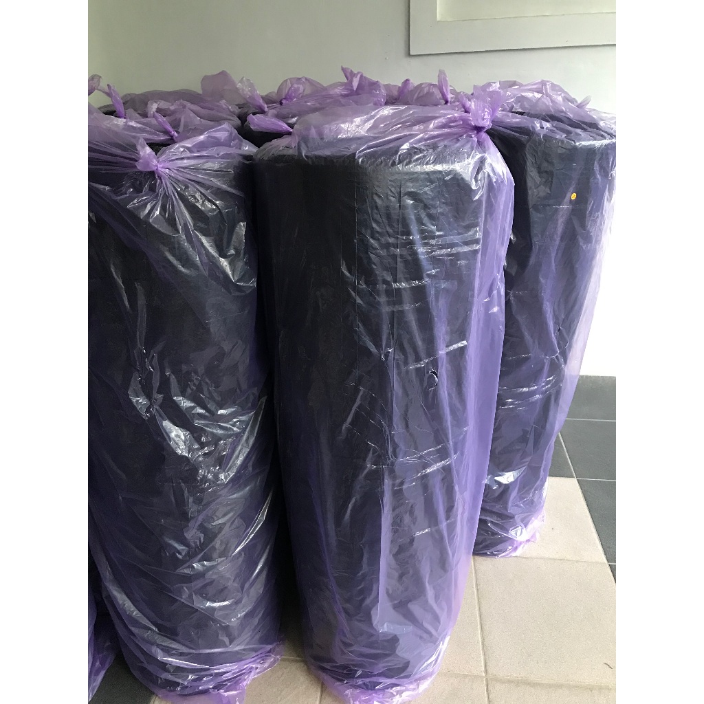 

Bubble Wrap Warna Hitam Ukuran 125cm x 50m