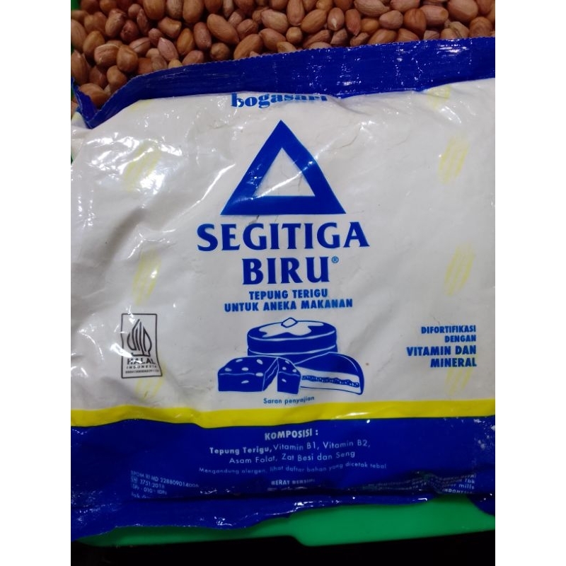 

Tepung terigu segitiga biru 500gr