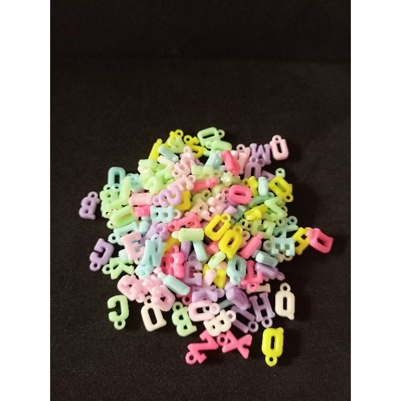 Manik Mote Huruf gantung Per huruf 1 pon (450 gram)