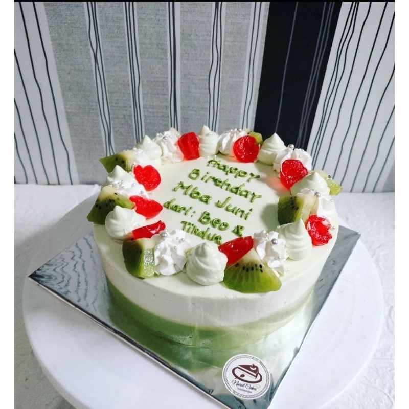 

KUE ULANG TAHUN KIWI CERY / BISA COSTUME /BIRTHDAY CAKE/ CAKE ULTAH