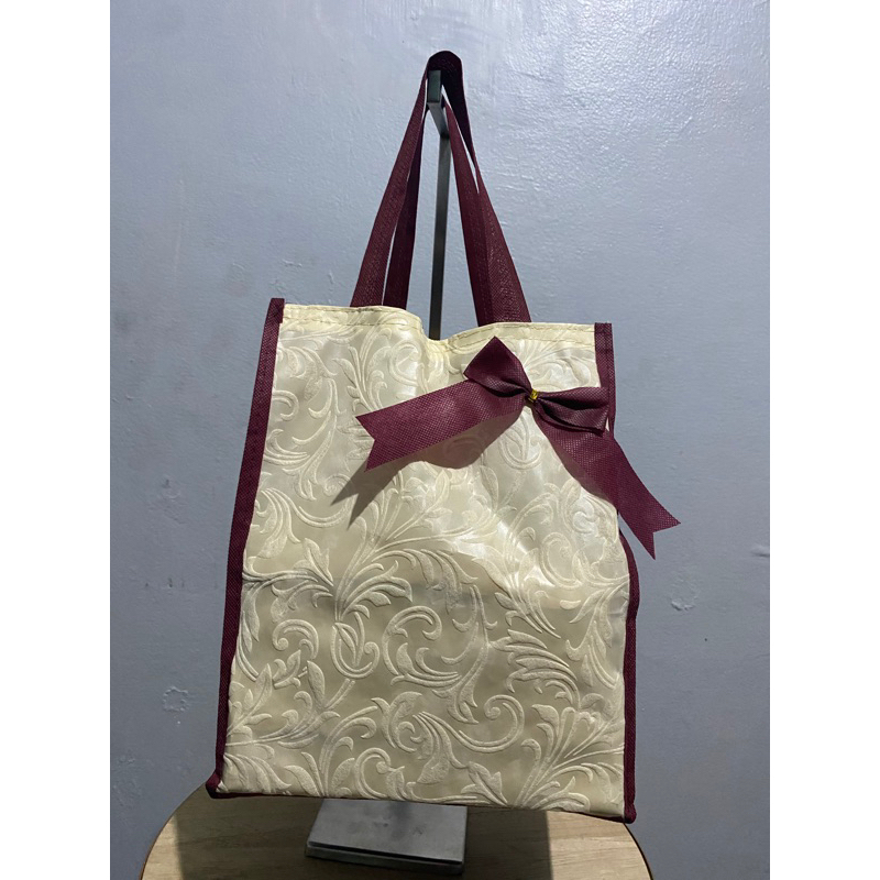 (1 Pack = 60 Pcs) Tas Hajatan Motif Pita 22x22 cm Tinggi 30 cm / Tas Nasi Kotak / Tas Spunbond / Goo