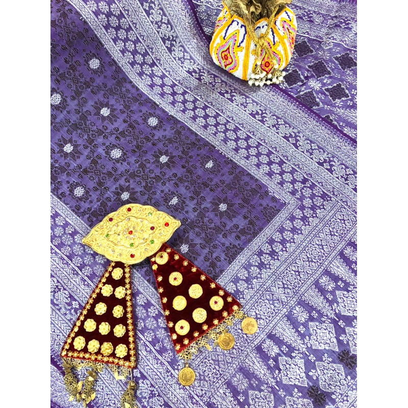 Tujuh Saudara Songket Palembang Dengan Warna Ungu Dikombinasikan Dengan Benang Tembaga