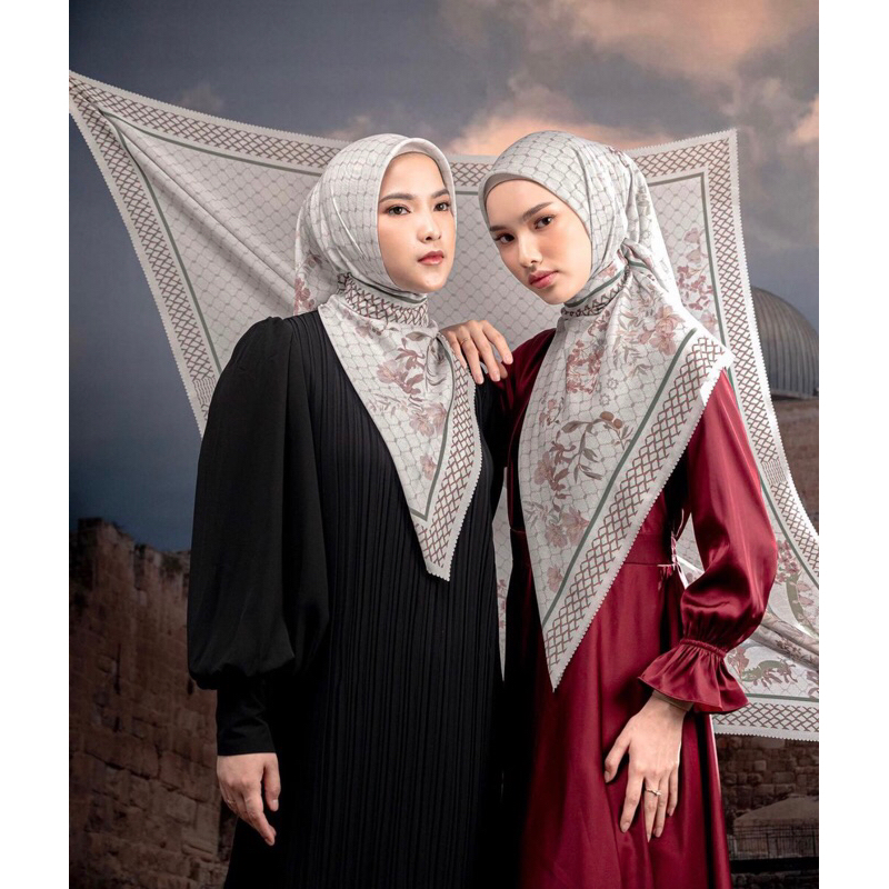 Preloved HUMA Scarf size Large heylocal || heylocal.id