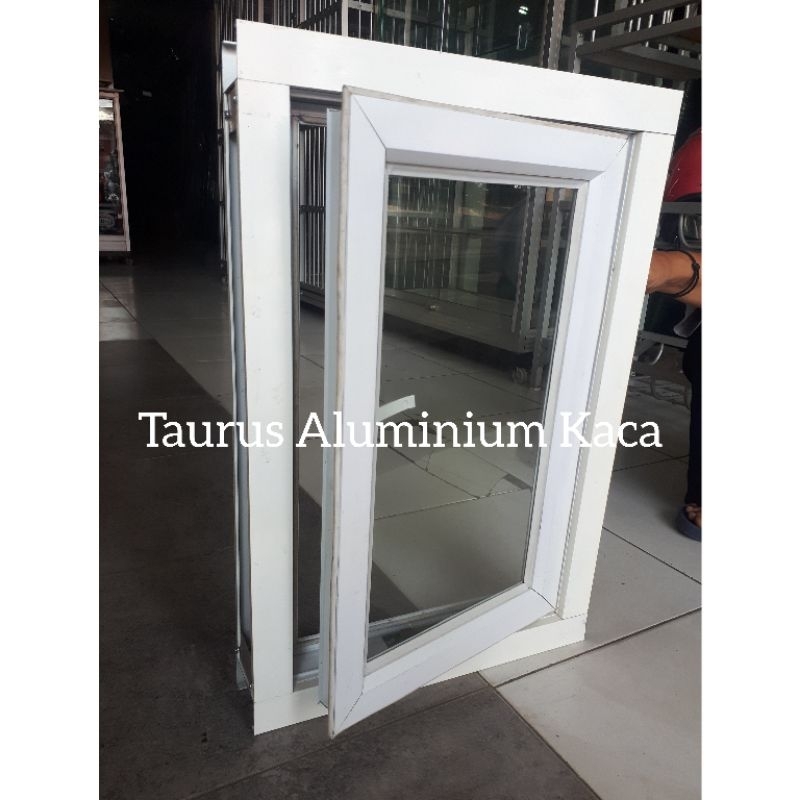 Jendela Aluminium Kaca Kamar Mandi Boven Tipe Casement