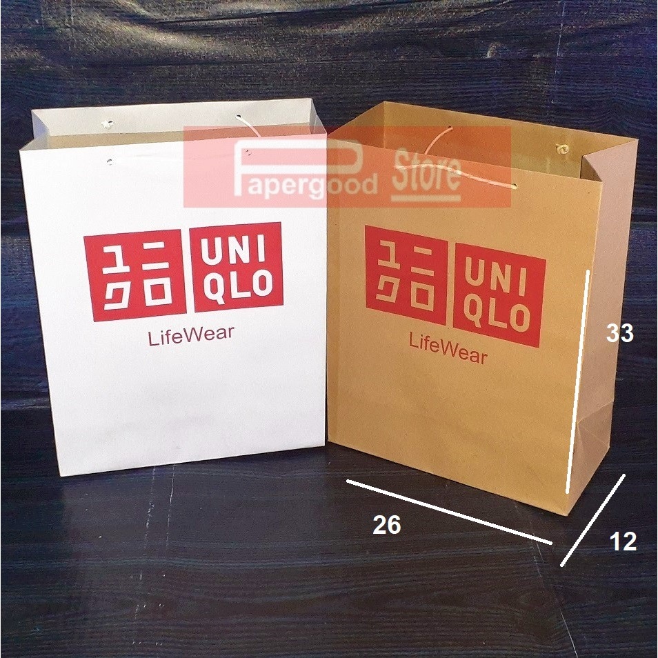 

Paper bag Uniqlo medium 33 x 26 x 12 cm