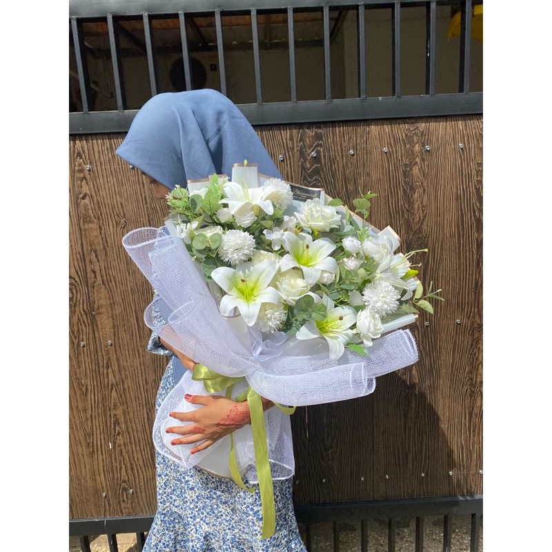 (READY STOK) | BUKET BUNGA ARTIFICIAL LILY MIX PUTIH | BUKET WISUDA | BUKET SIDANG | BUKET LAMARAN |