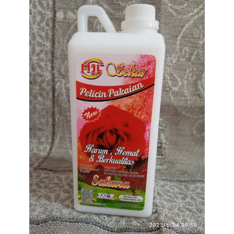 Pelicin pakaian laundry MJL Sekar 1Ltr
