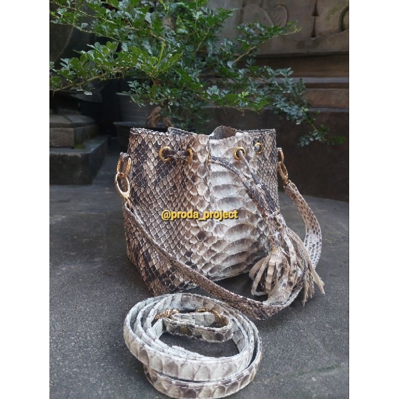 TAS KULIT ASLI/ TAS MODEL SERUT KULIT ASLI