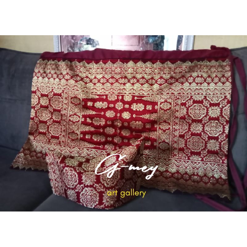 kain dan topi adat BENGKULU