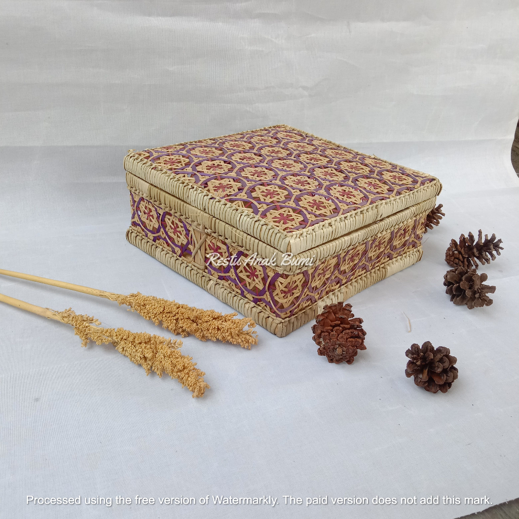 

(B035) Box Hampers Motif Truntum Warna Ungu l Box Hantaran l Hantaran Nikahan l seserahan l hampersl truntuml box bambu