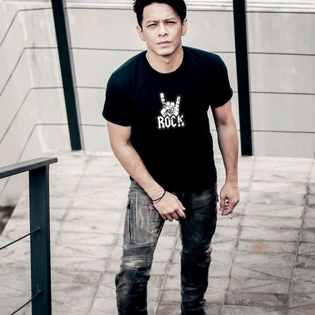 Kaos Ariel Noah - Kaos Pria Wanita Acdc MetAL PUTIH  T-shirt Reguler Simple Basic Hitam | Kaos Ariel