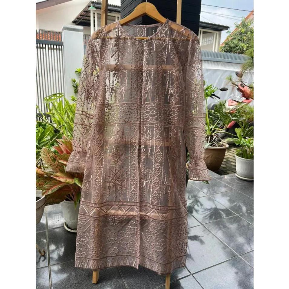 RAISYA OUTER BRUKAT MOTIF LONG OUTER TUNIK KONDANGAN CARDIGAN DRESS ALL SIZE LD 118 WARNA ROSEGOLD, 