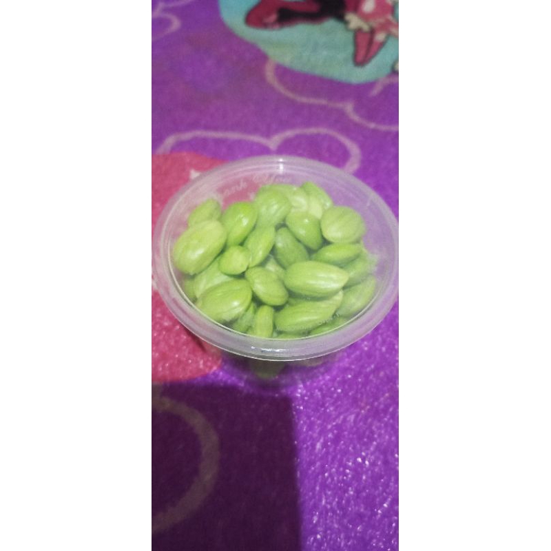 

Pete kupas Sodiq kelapa gading
