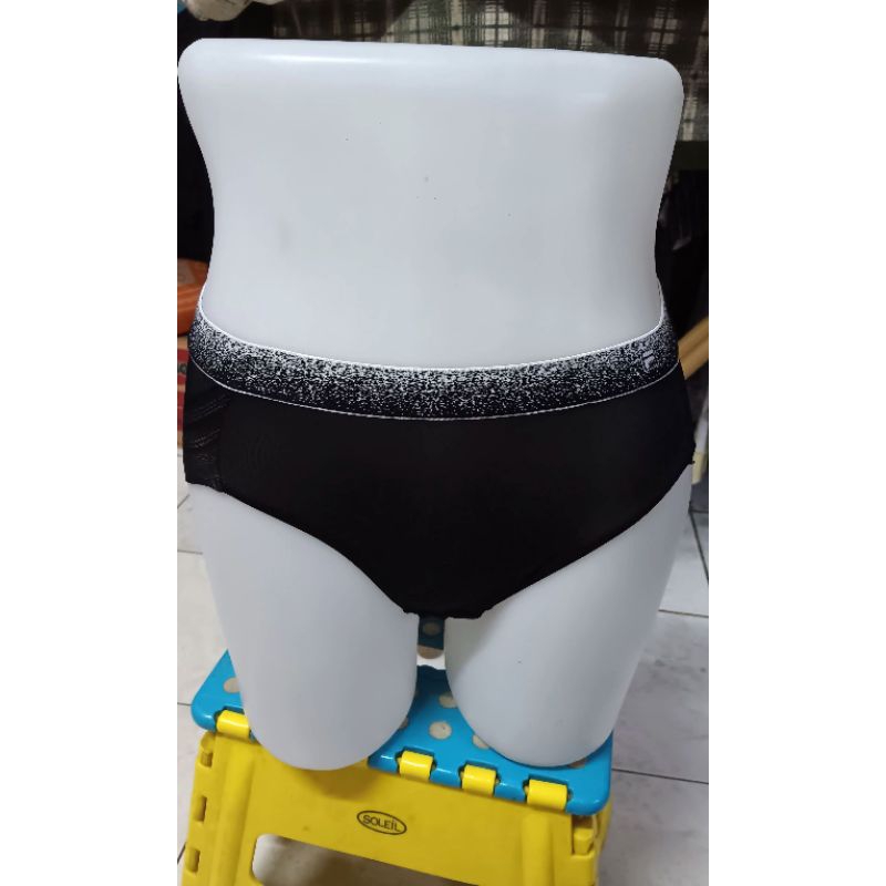 FILA CD Seamless Wanita Hitam Size S-M