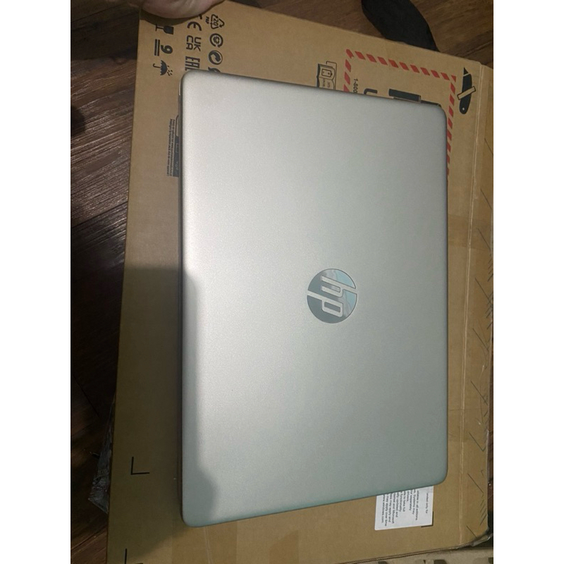 Laptop HP Ryzen Amd ram 8gb mmc 512 gold