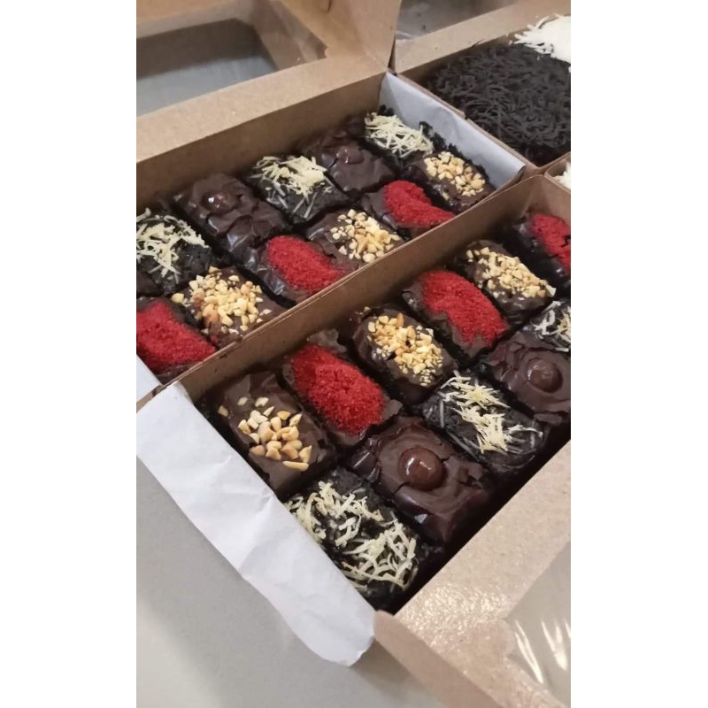 

FUDGY BROWNIES NYOKLAT BANGET (BUY 1 GET 1) UK 15*15