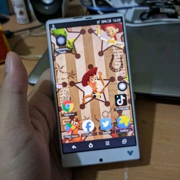 (Baca Deskripsi) Smartphone Android Sharp Docomo Disney