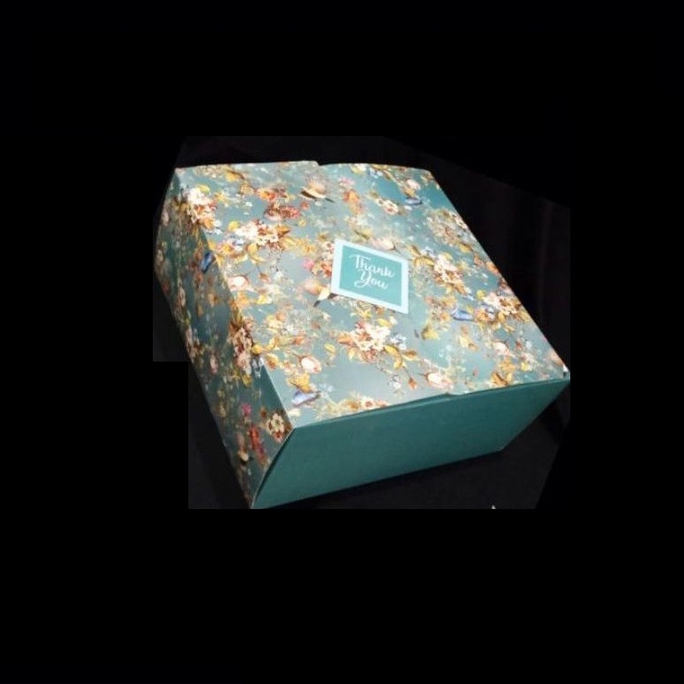 

(5 pcs) kardus kotak kue dus lebaran hampers cake box idul fitri tosca vintage hampers 22x22x10 cm