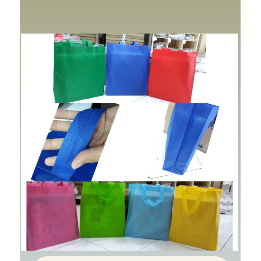 

TAS SOUVENIR SPUNBOND STANDING HANDLE LUAR 38 x 45 PER 12PCS WARNA RANDOM!!