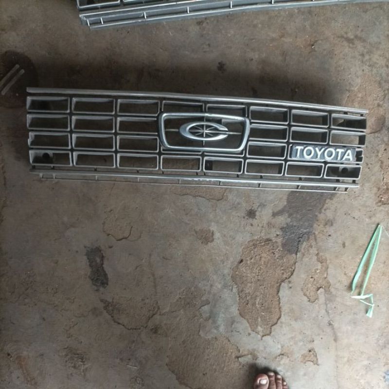 grill depan toyota corona Tt132
