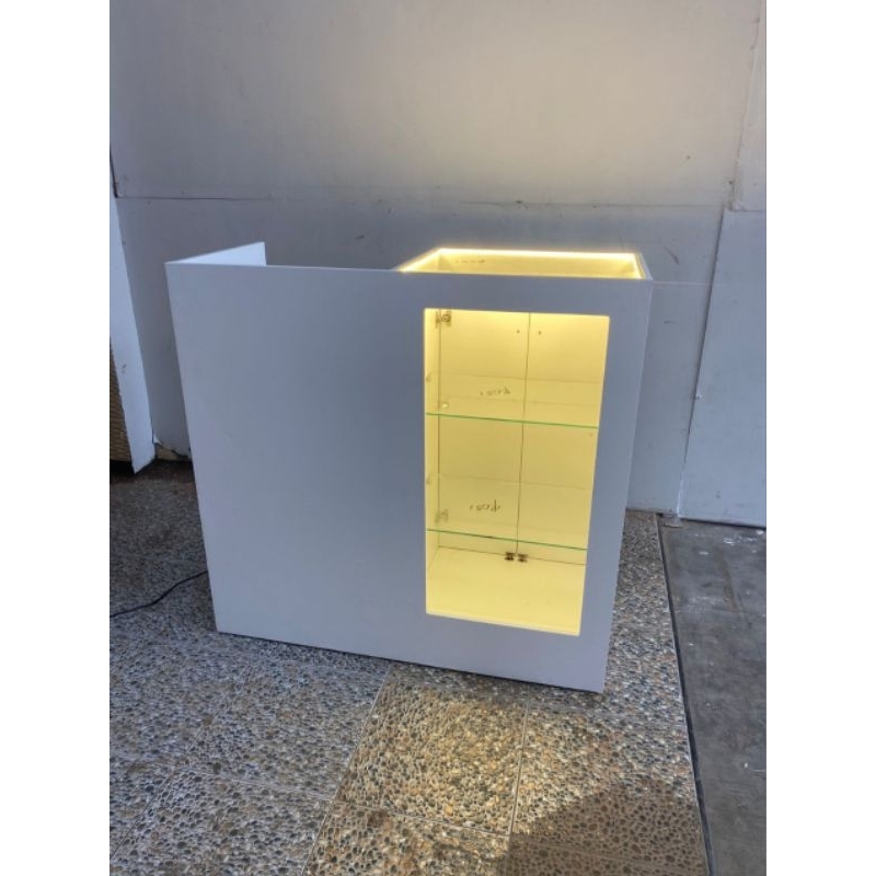 MEJA KASIR ETALASE KACA MINIMALIST LAMPU LED
