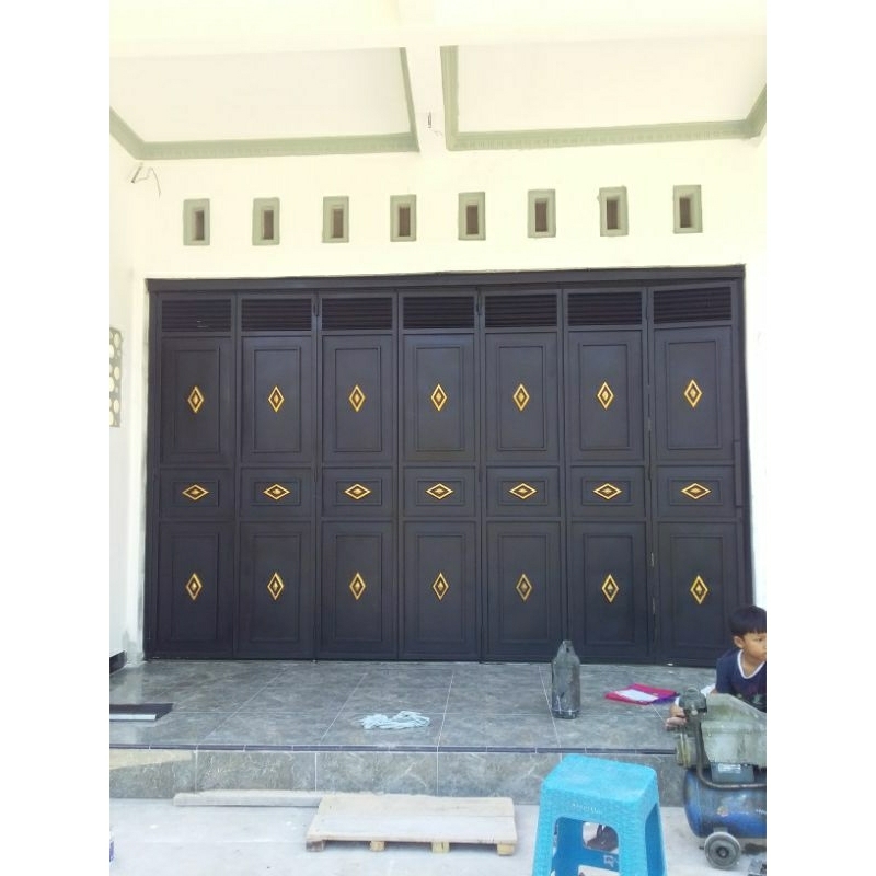 pintu garasi lipat