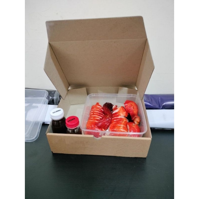 

Ayam panggang enak dan gurih sudah lengkap dengan 2 macam saus