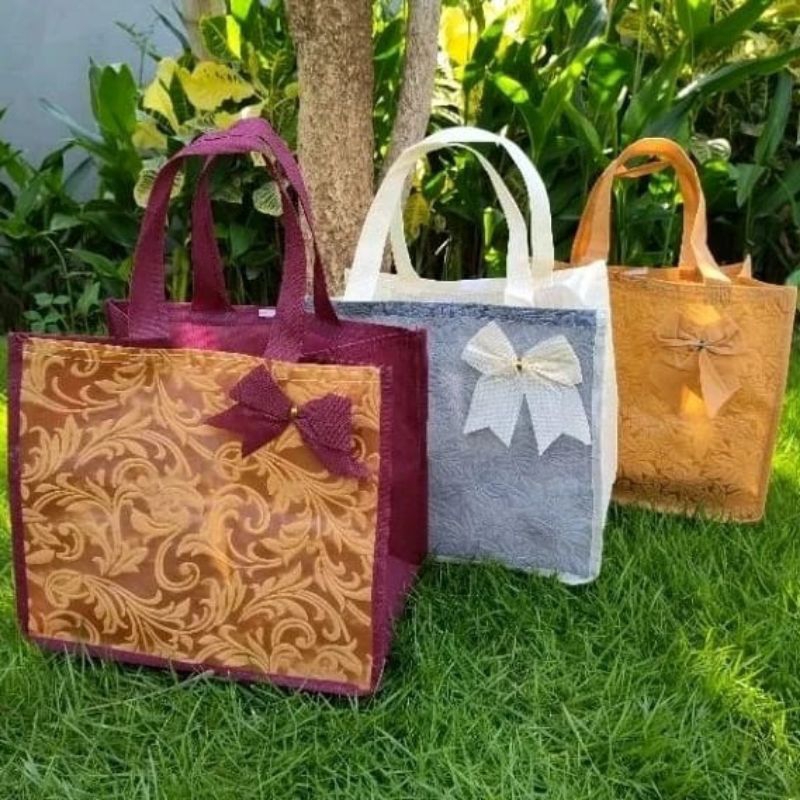 

tas hajatan embos BENTO uk P25xL17xt22 goodie bag/tas souvernir/tas uk NX/tas hajatan/tas kotak nasi/tas bungkus