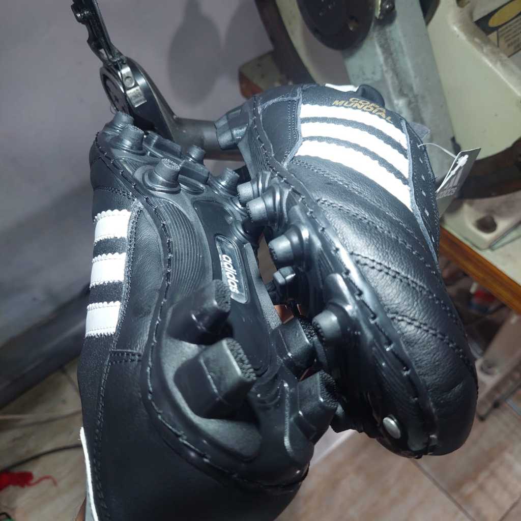 Sepatu bola kulit sol jahit / sepatu sepakbola jahit