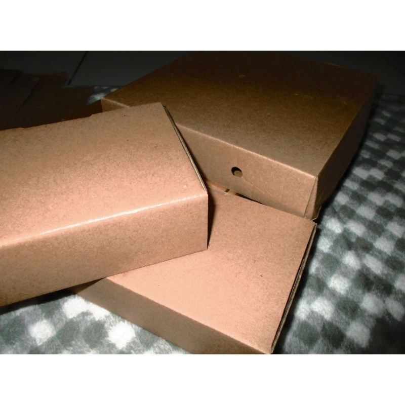 

Kotak hampers (kecil)