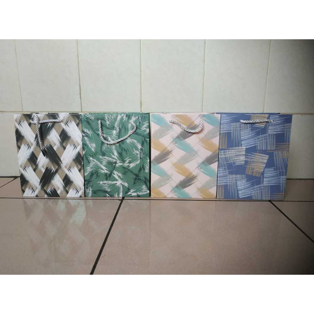 

3 PCS Paper Bag Abstrak 18x23 cm