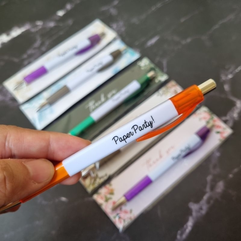 

souvenir pulpen sablon custom (termasuk alas & plastik)