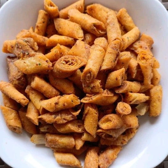 

Lumpia kering lumring pedas daun jeruk 250 Gr