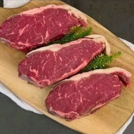 

Beef sirloin steak AUS 1kg / daging sapi sirloin / Has luar