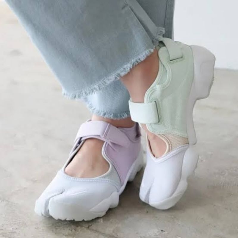 NIKE AIR RIFT BARELY GREEN & AIR RIFT BLACK WHITE  Women Sportswear Shoes Sepatu Olahraga Wanita Ori