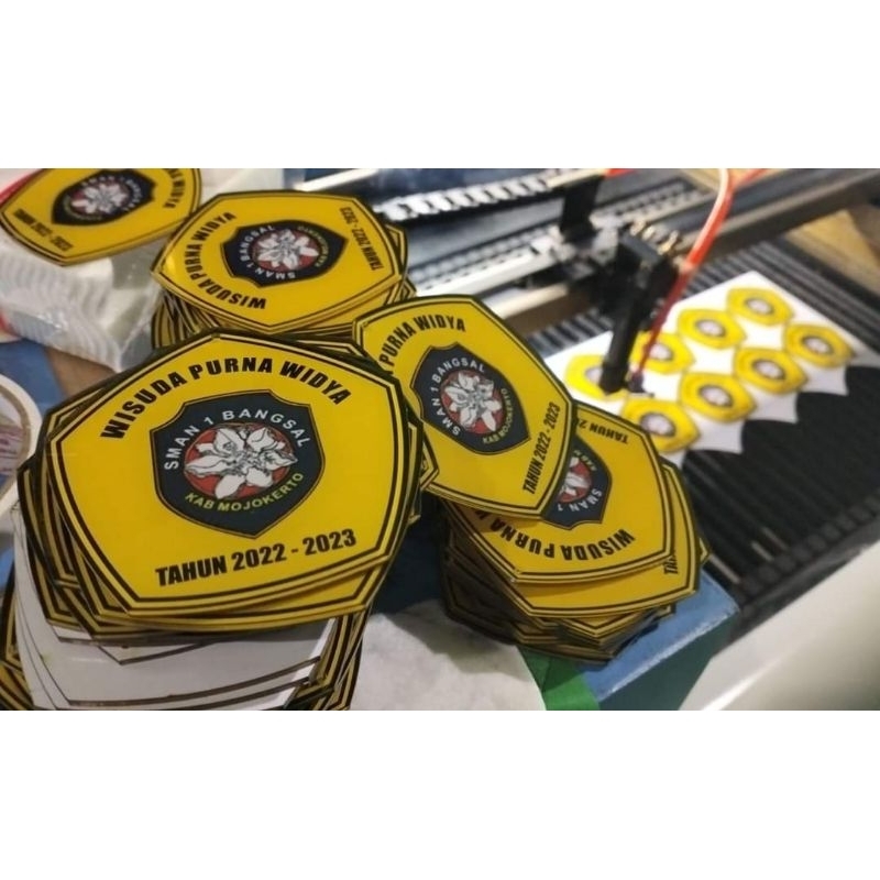 

Medali Wisuda l Medali Akrilik Custom l Kalung Wisuda l Gordon Wisuda