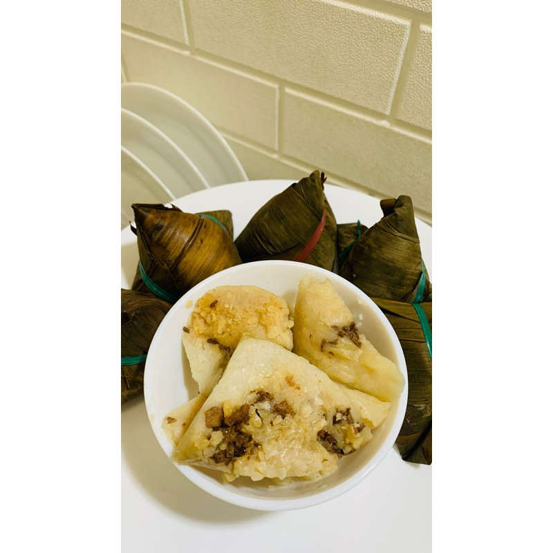 

Bakcang / Bacang Nasi isi Ayam / Makanan Khas / khusus GOJEK
