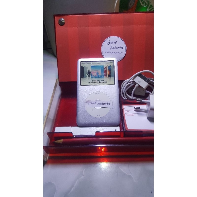 apple ipod classic 160 gb perfect