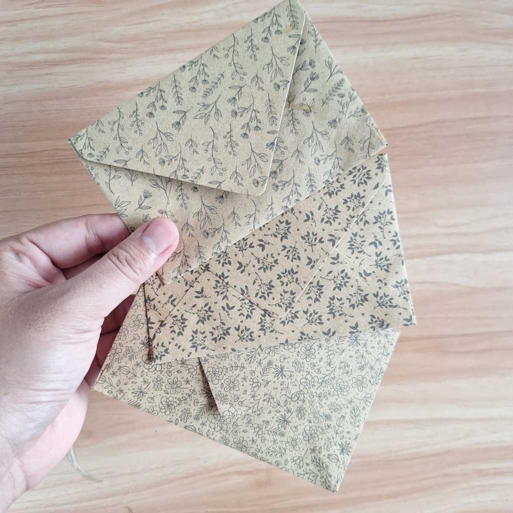 

Amplop Vintage Kraft Motif 8.5cm x 12.5cm 80gr