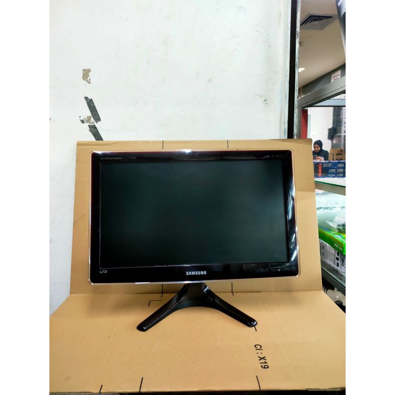 MONITOR SAMSUNG 22 INCH  WIDE BERKUALITAS DAN  BERGARANSI
