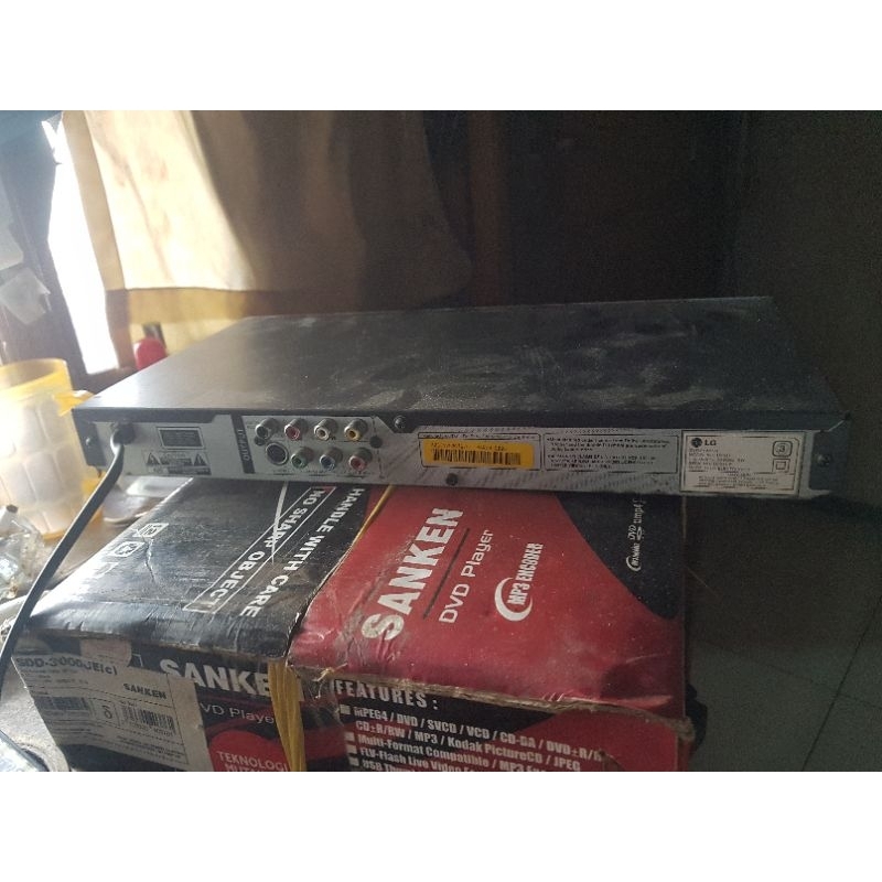 dvd player merk LG normal mulus remot normal