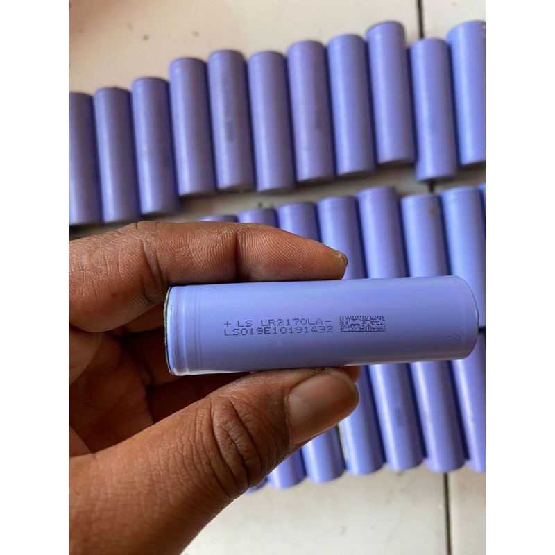 Battery lishen 21700 3,7v 4.000mah high drain 45a bongkaran battery vakum