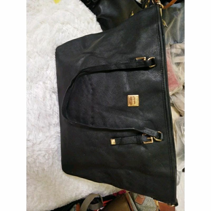 Tote Sisley besar