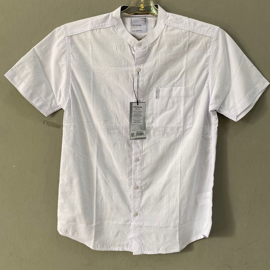 KEMEJA SEMI KOKO PRIA CRESSIDA SLIM FIT WARNA PUTIH TEKSTUR QB946X LENGAN PENDEK