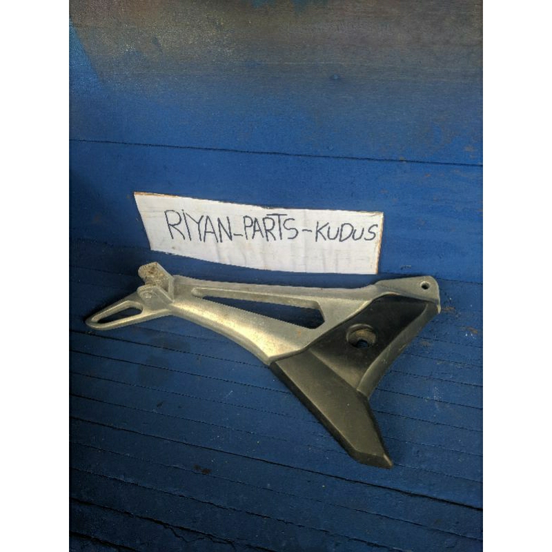 footstep postep pijakan kaki belakang kiri saja honda supra x 125 original